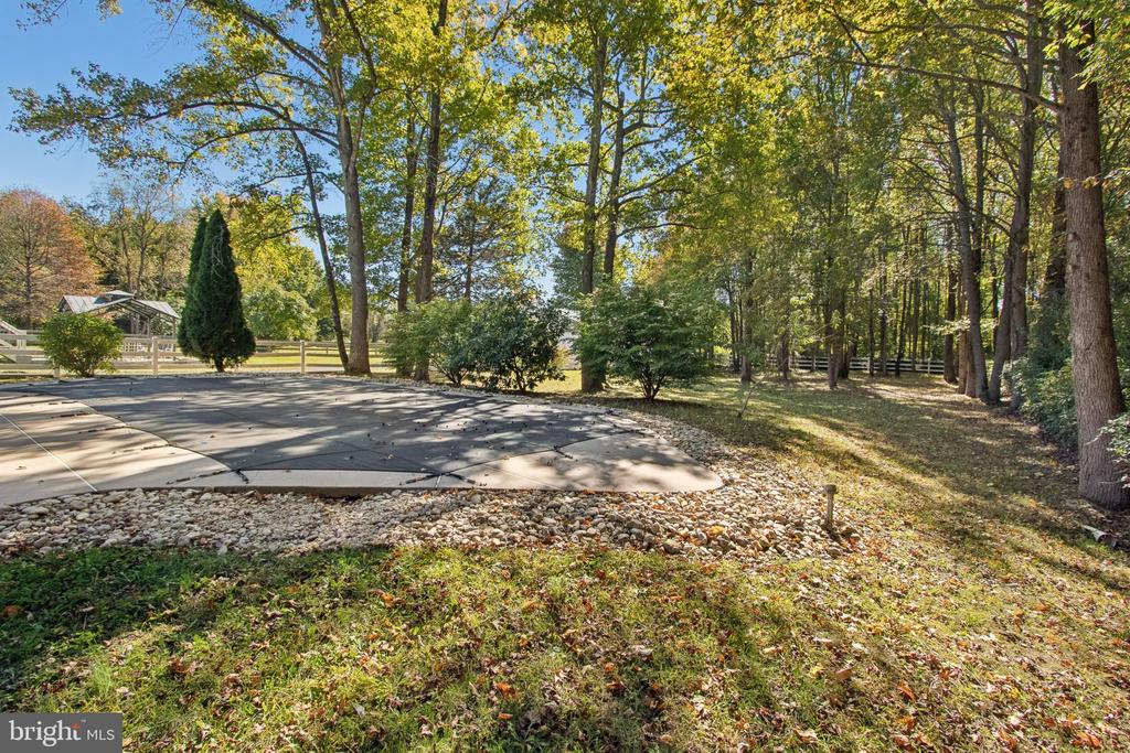235 W HOPE COURT