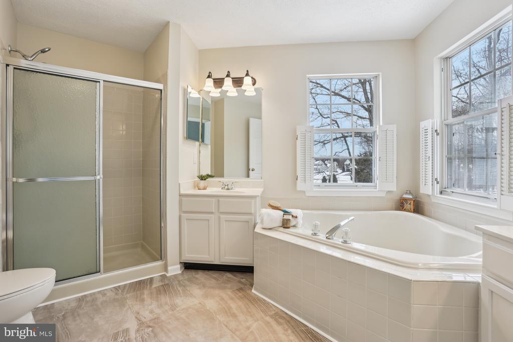 235 W HOPE COURT