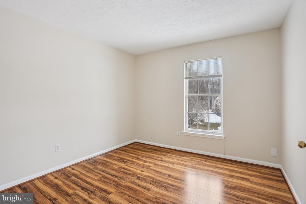 235 W HOPE COURT