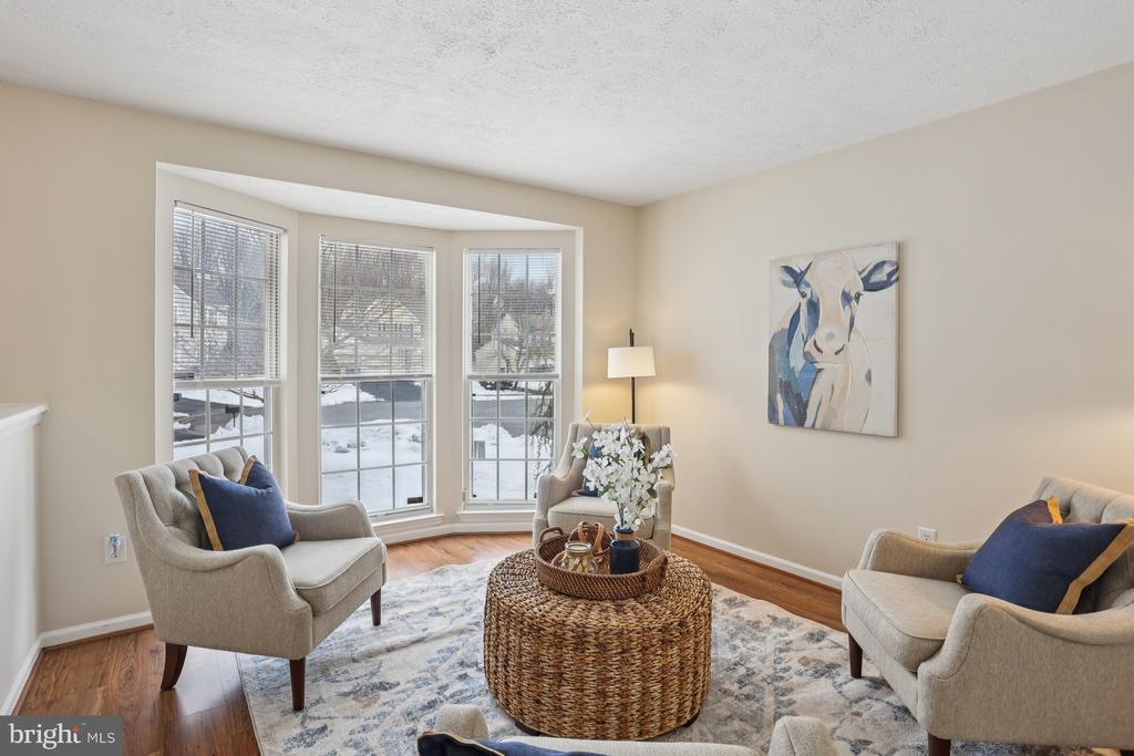 235 W HOPE COURT