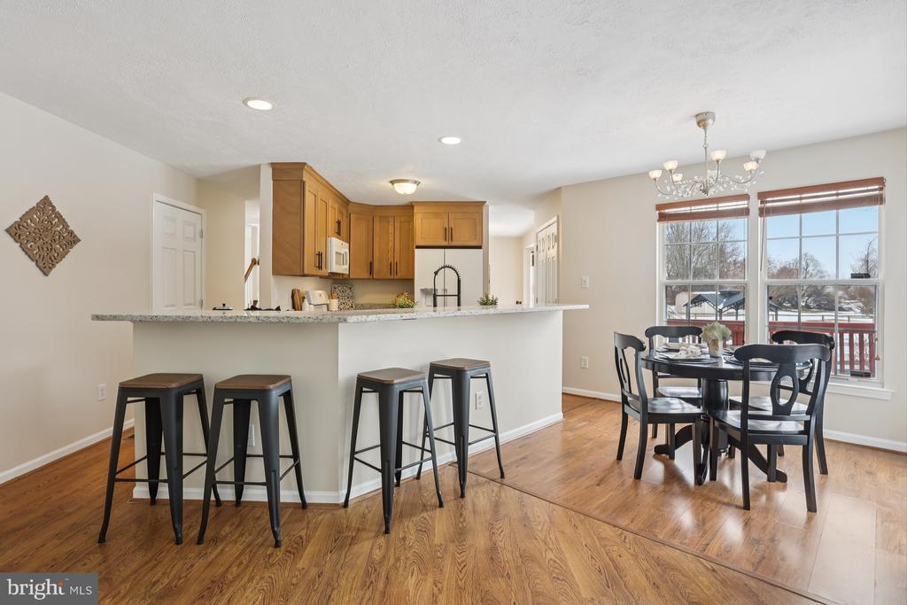235 W HOPE COURT
