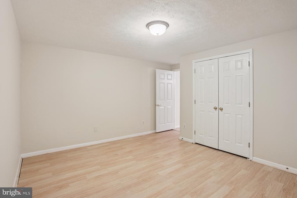 235 W HOPE COURT