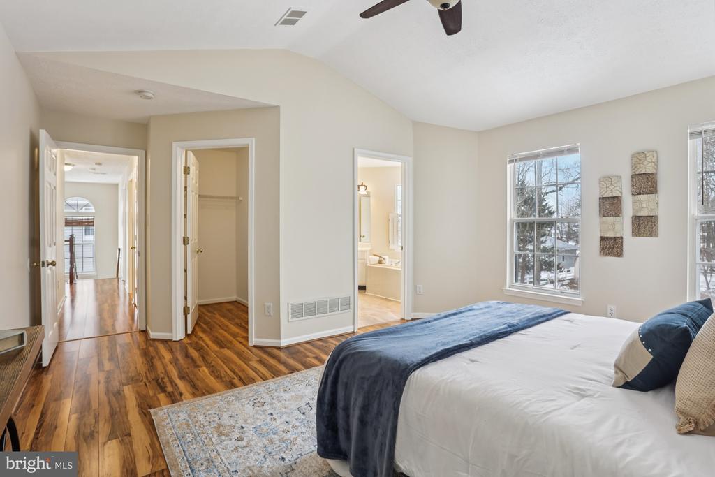 235 W HOPE COURT