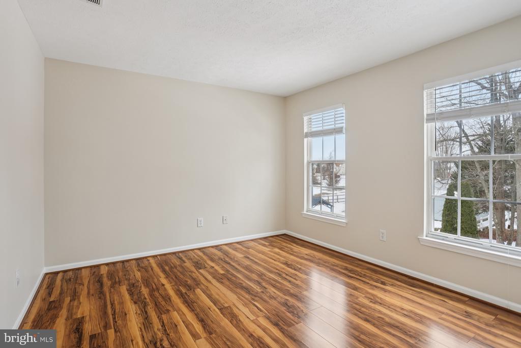 235 W HOPE COURT