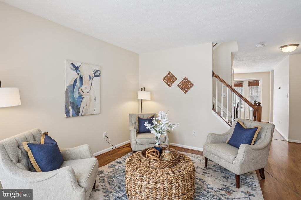 235 W HOPE COURT