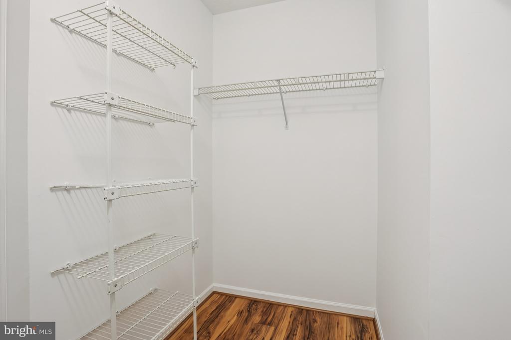 235 W HOPE COURT