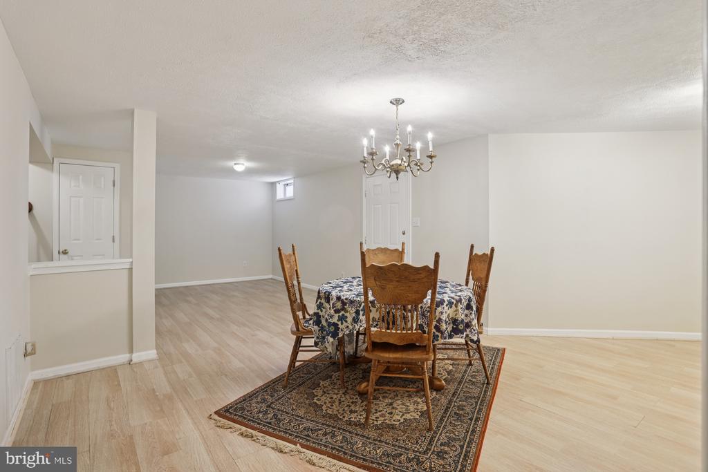 235 W HOPE COURT