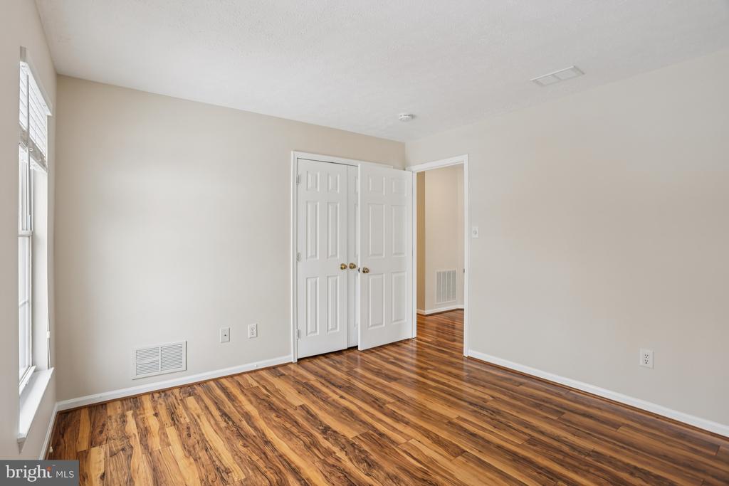 235 W HOPE COURT
