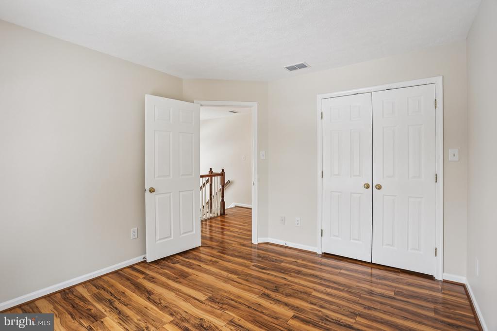 235 W HOPE COURT
