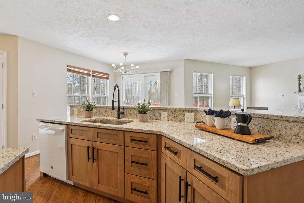 235 W HOPE COURT