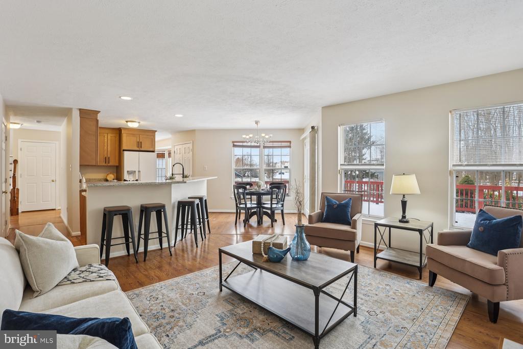 235 W HOPE COURT