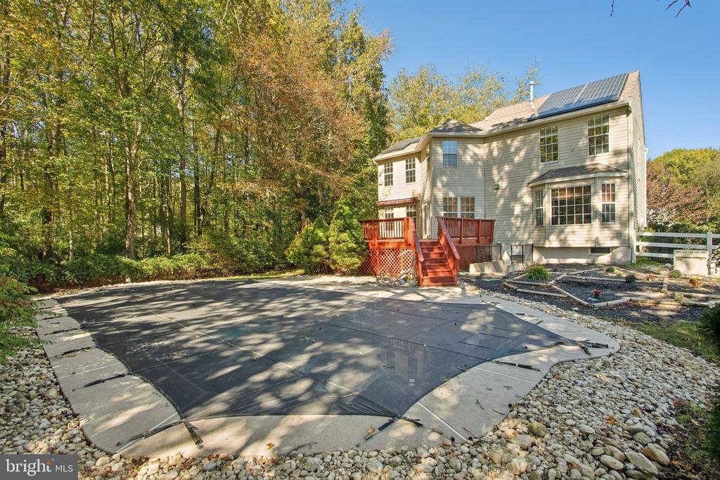 235 W HOPE COURT