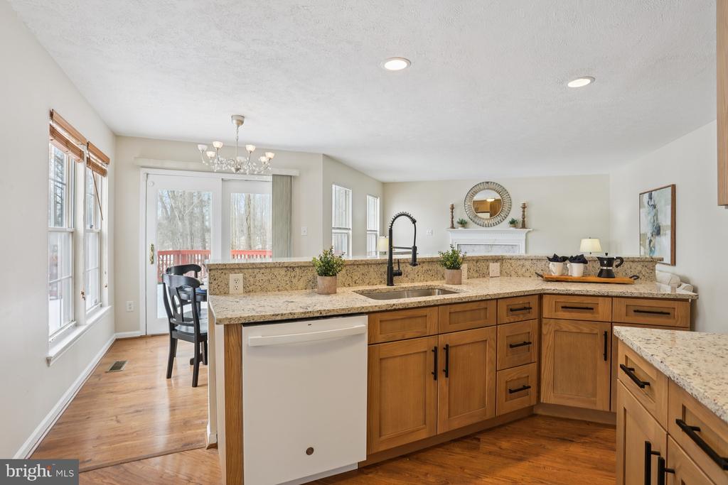 235 W HOPE COURT