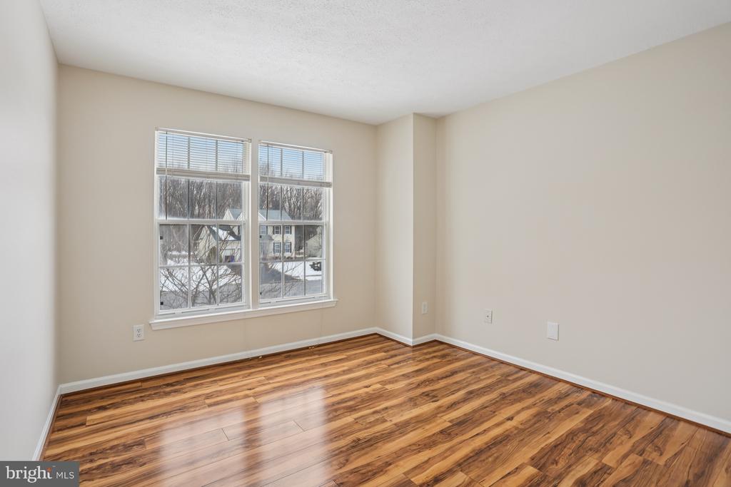 235 W HOPE COURT