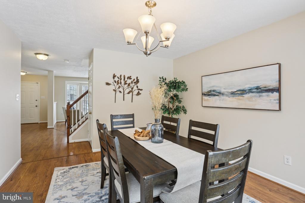 235 W HOPE COURT