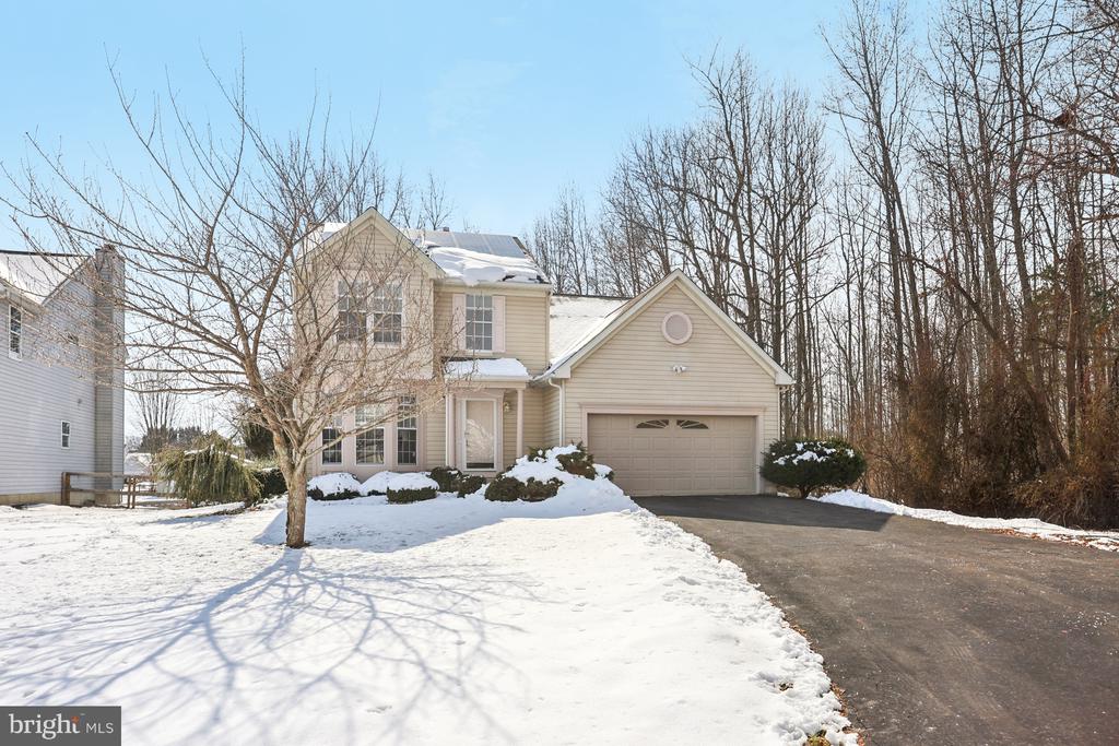 235 W HOPE COURT