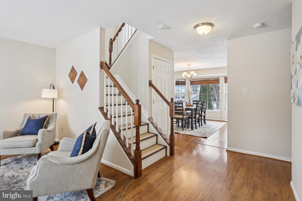 235 W HOPE COURT