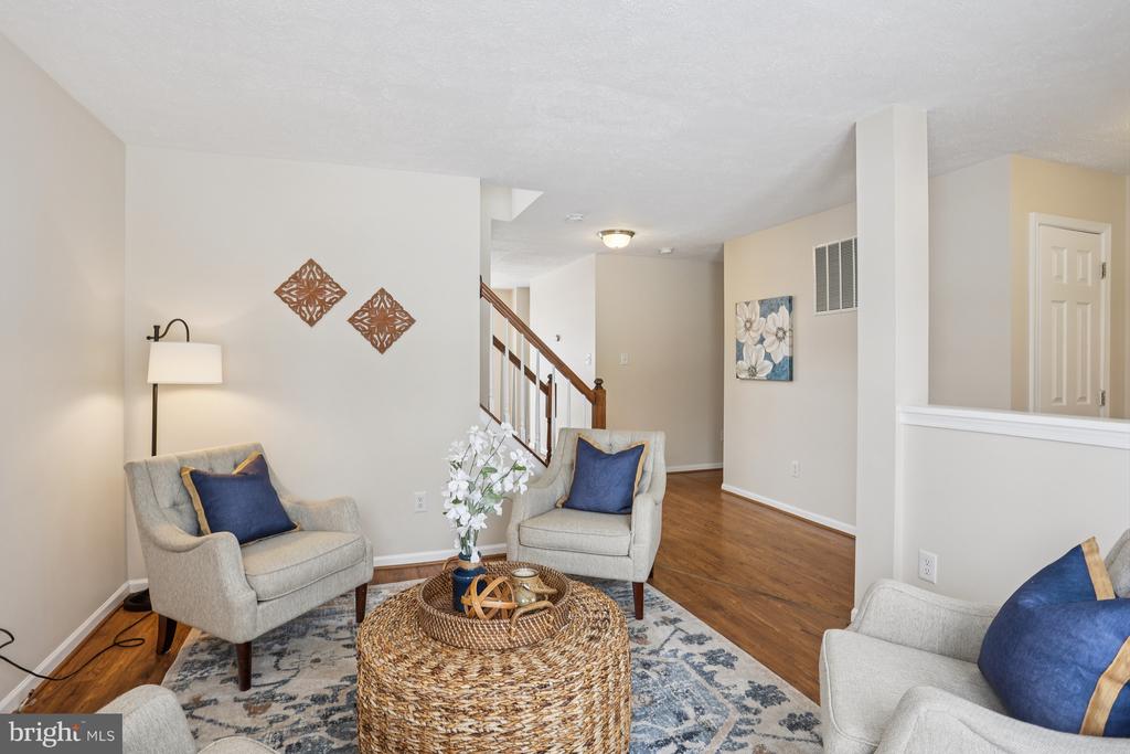 235 W HOPE COURT