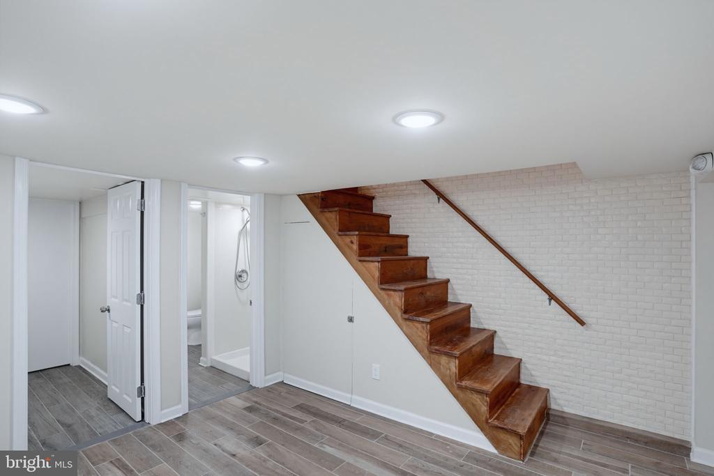 611 DEEMER PLACE