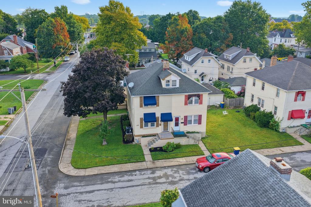 611 DEEMER PLACE