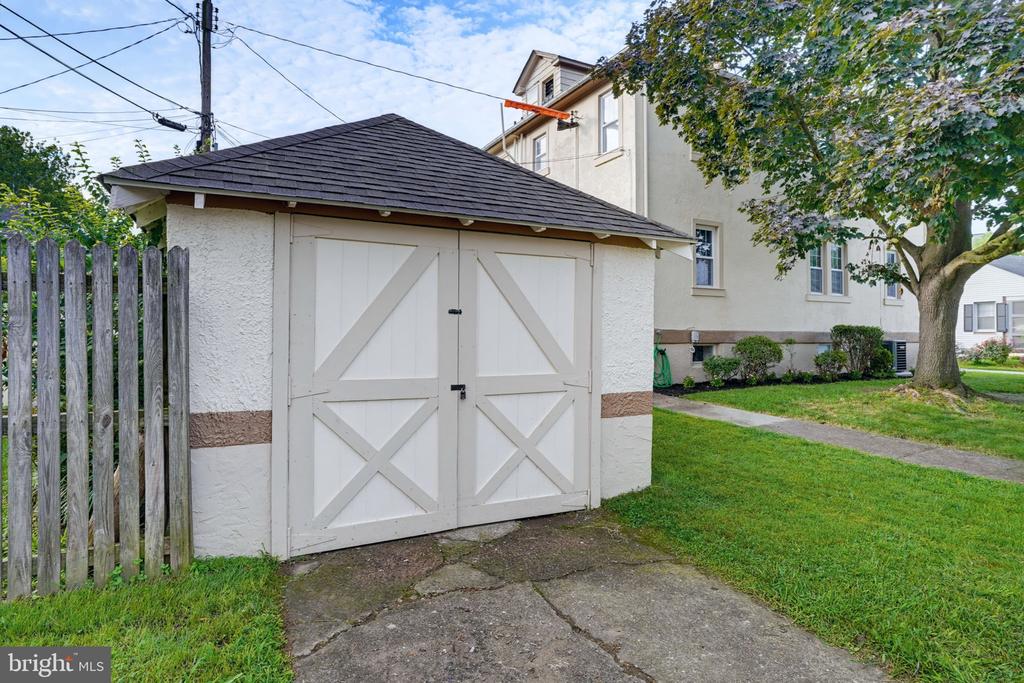 611 DEEMER PLACE