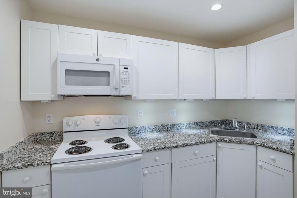 611 DEEMER PLACE