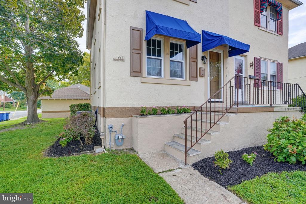611 DEEMER PLACE
