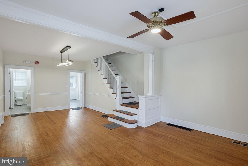 611 DEEMER PLACE
