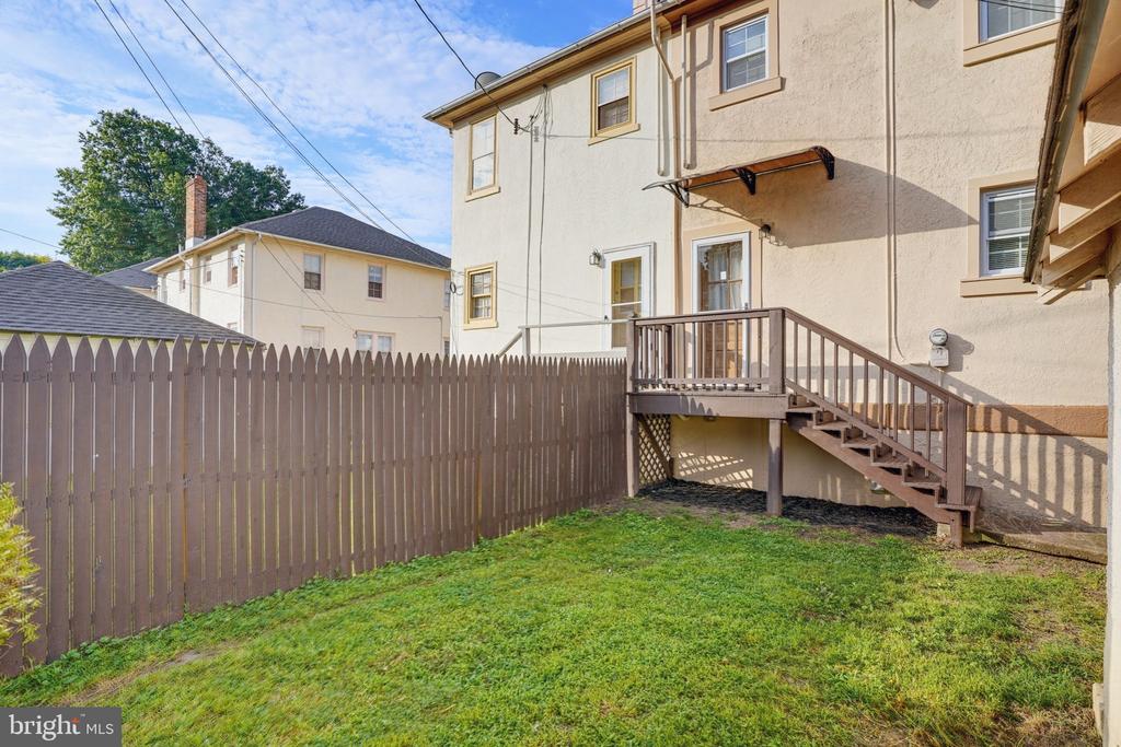 611 DEEMER PLACE