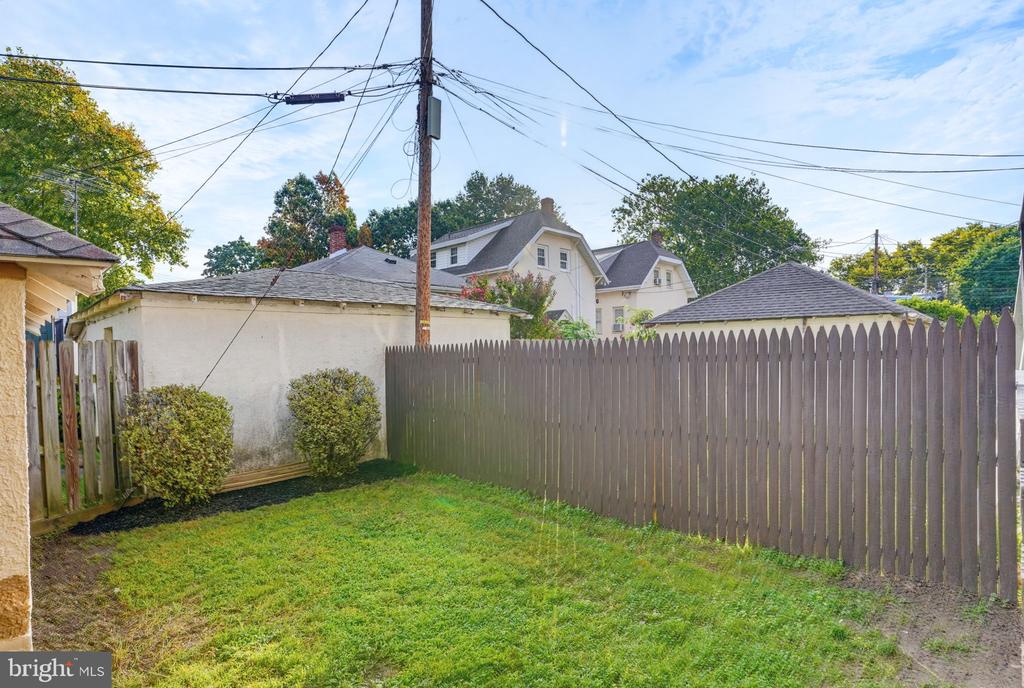 611 DEEMER PLACE