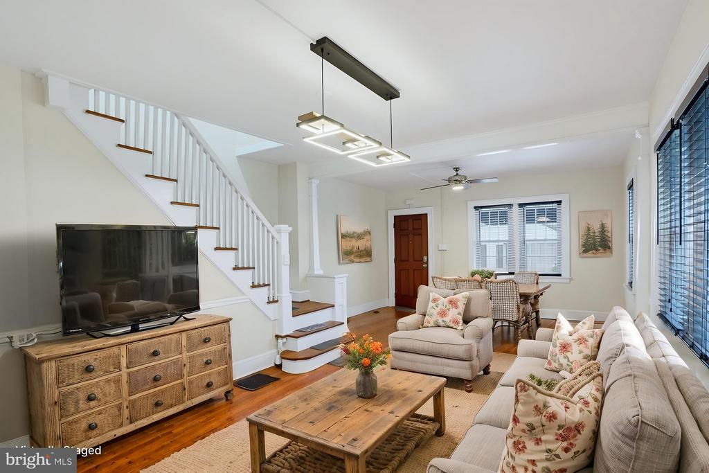 611 DEEMER PLACE