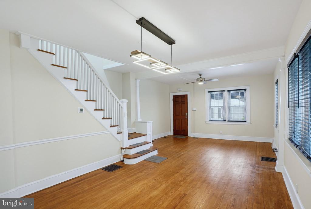 611 DEEMER PLACE