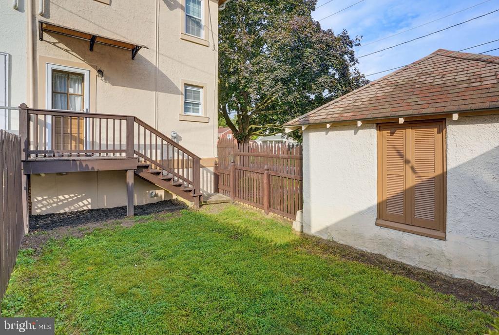 611 DEEMER PLACE