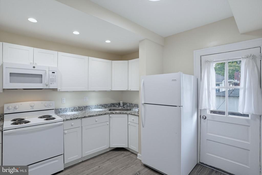 611 DEEMER PLACE