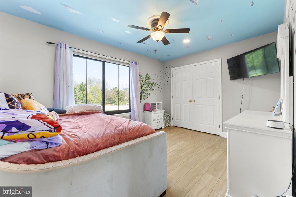 2 VIOLET LANE