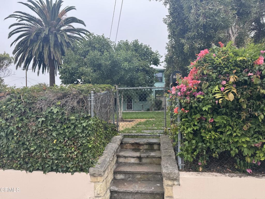 923 W Micheltorena Street
