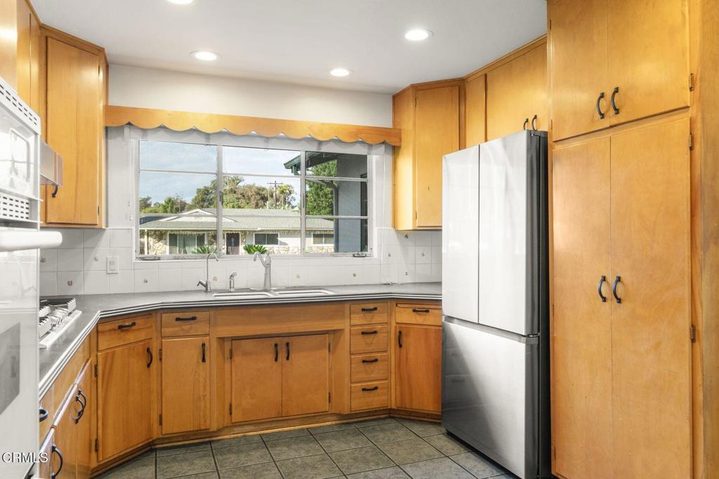 5651 N Bryn Mawr Street