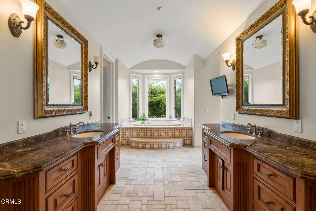 3243 Calle De Debesa