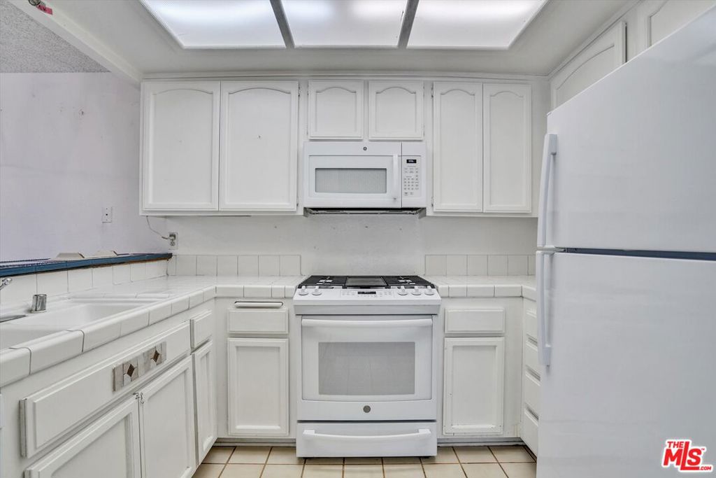 1302 W Park Western Drive 147