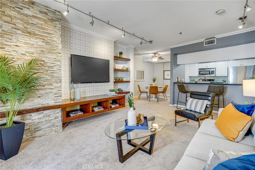 838 Pine Avenue 213