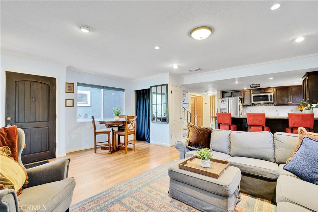 3451 Cerritos Avenue