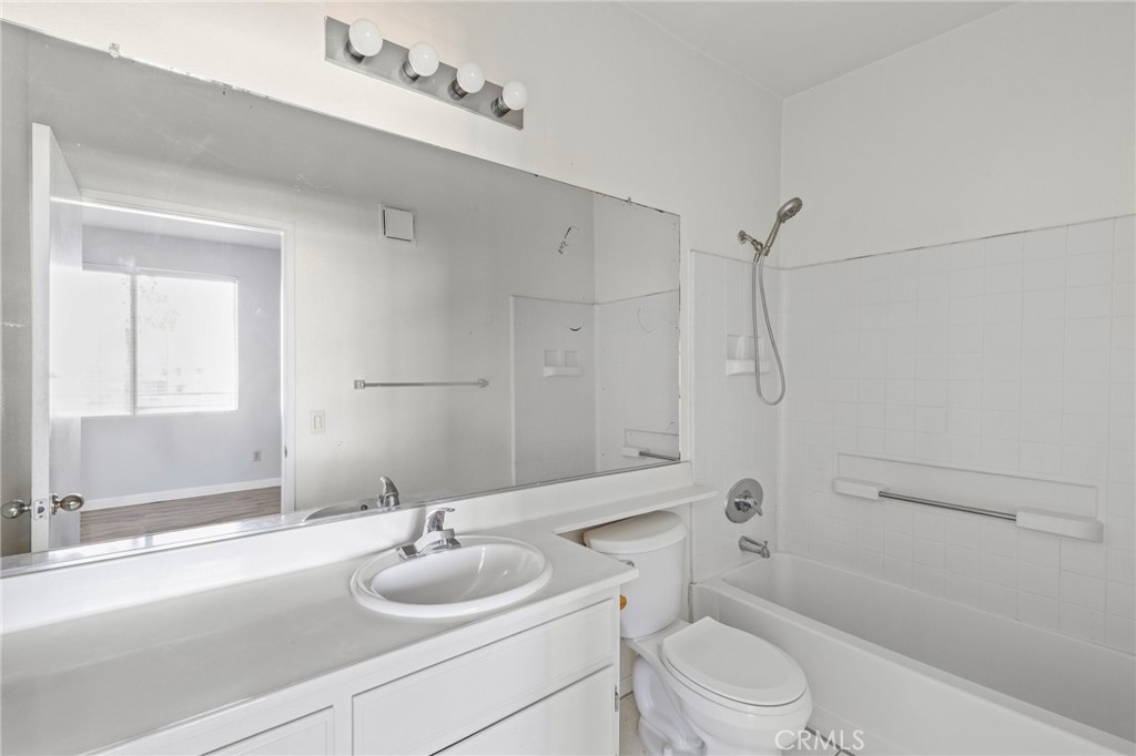 640 W 4th Street 304