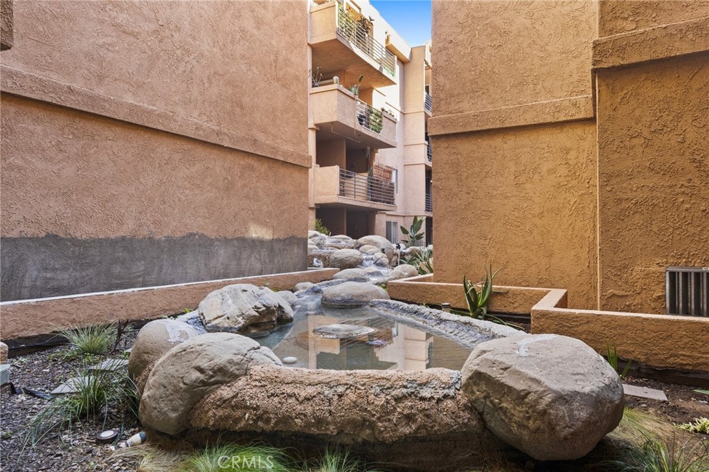 640 W 4th Street 304