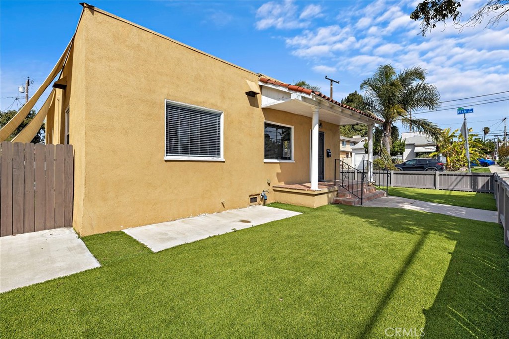1479 Loma Avenue