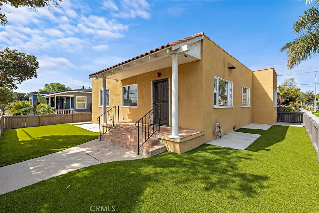 1479 Loma Avenue