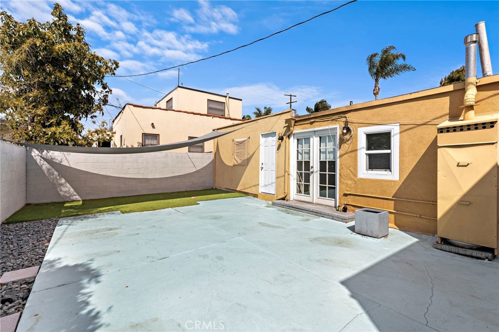 1479 Loma Avenue