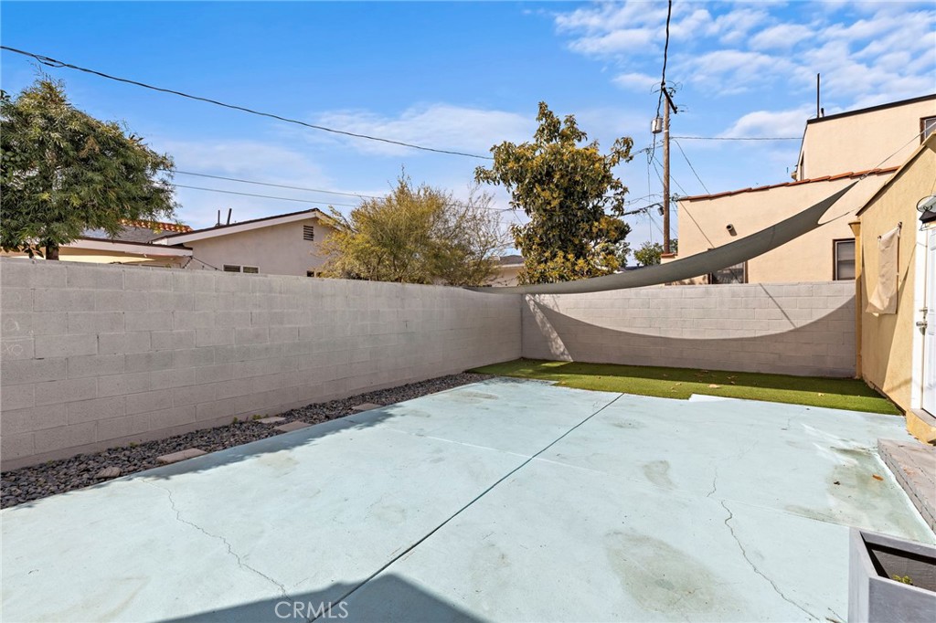 1479 Loma Avenue