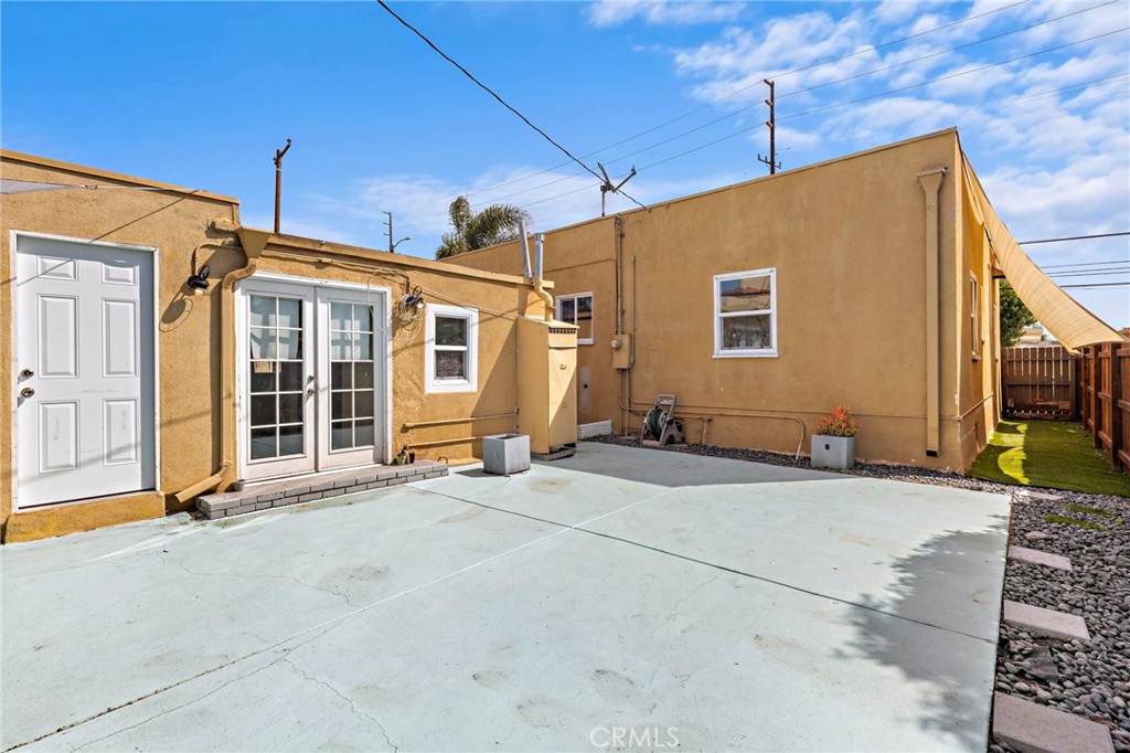 1479 Loma Avenue