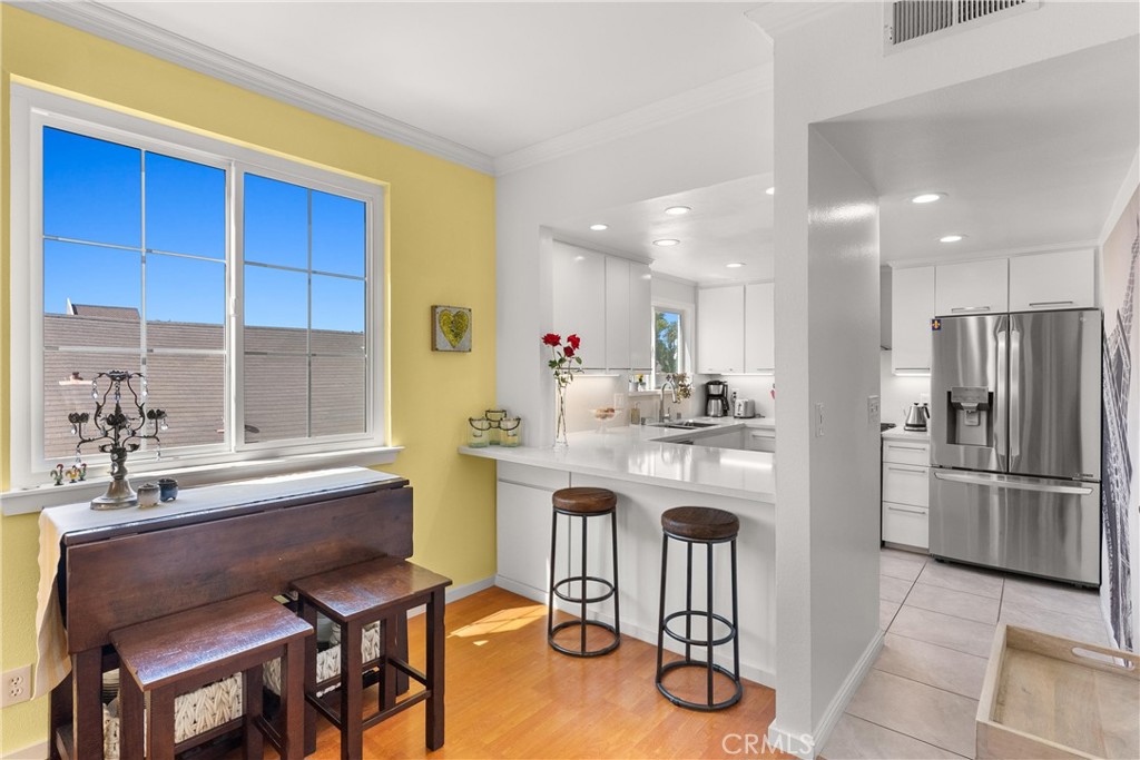 384 Redondo Avenue 205