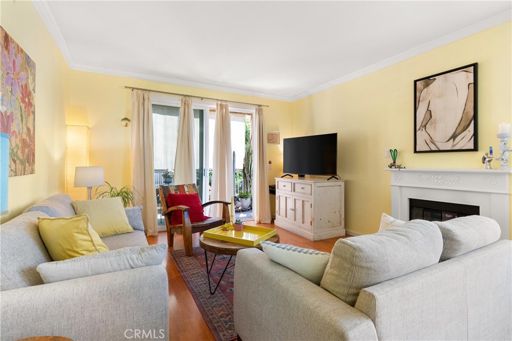 384 Redondo Avenue 205